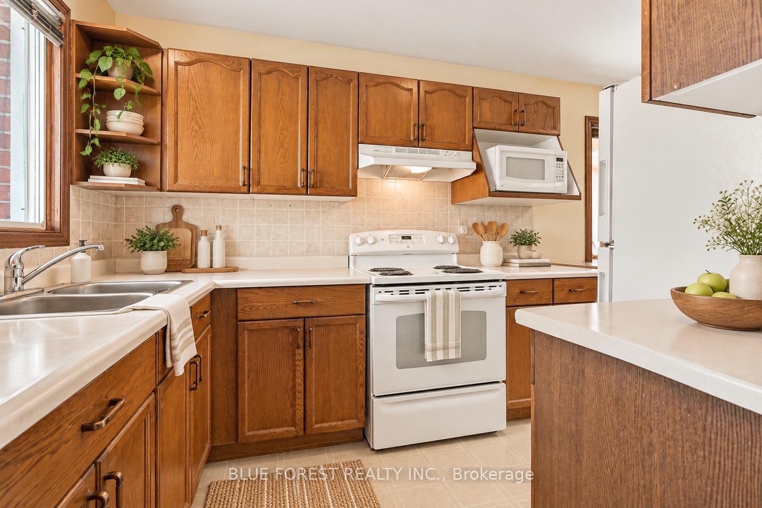 Photo 14 of 39 Gerald Crescent, London, South J — HOMEH
