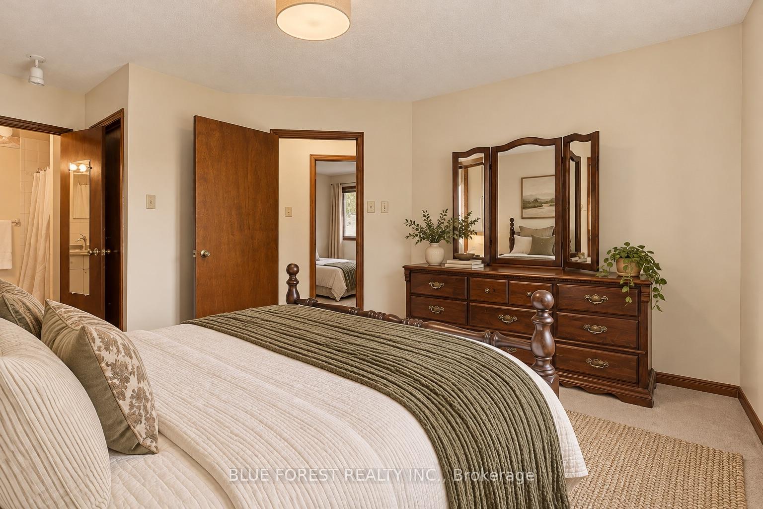 Photo 28 of 39 Gerald Crescent, London, South J — HOMEH