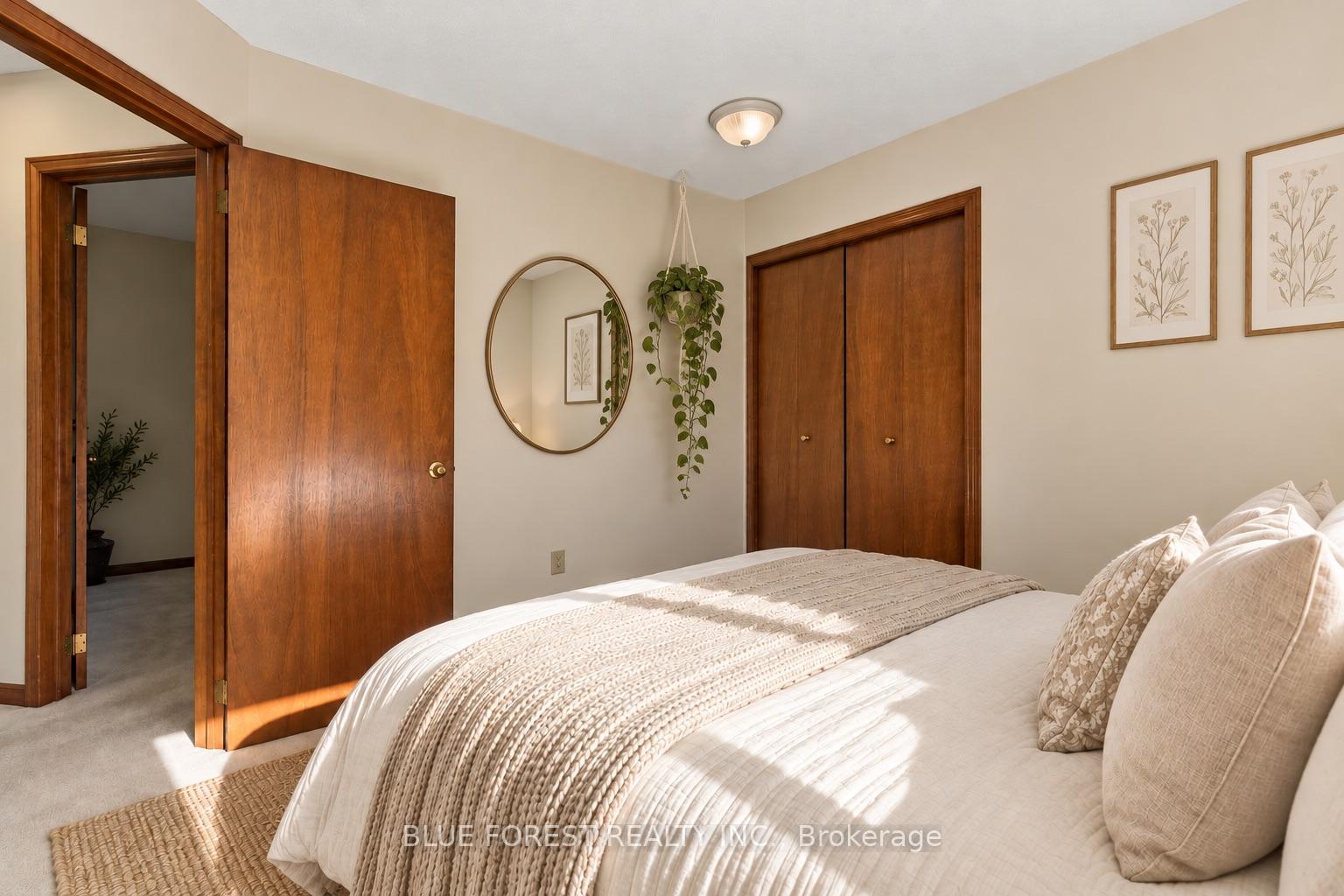 Photo 35 of 39 Gerald Crescent, London, South J — HOMEH