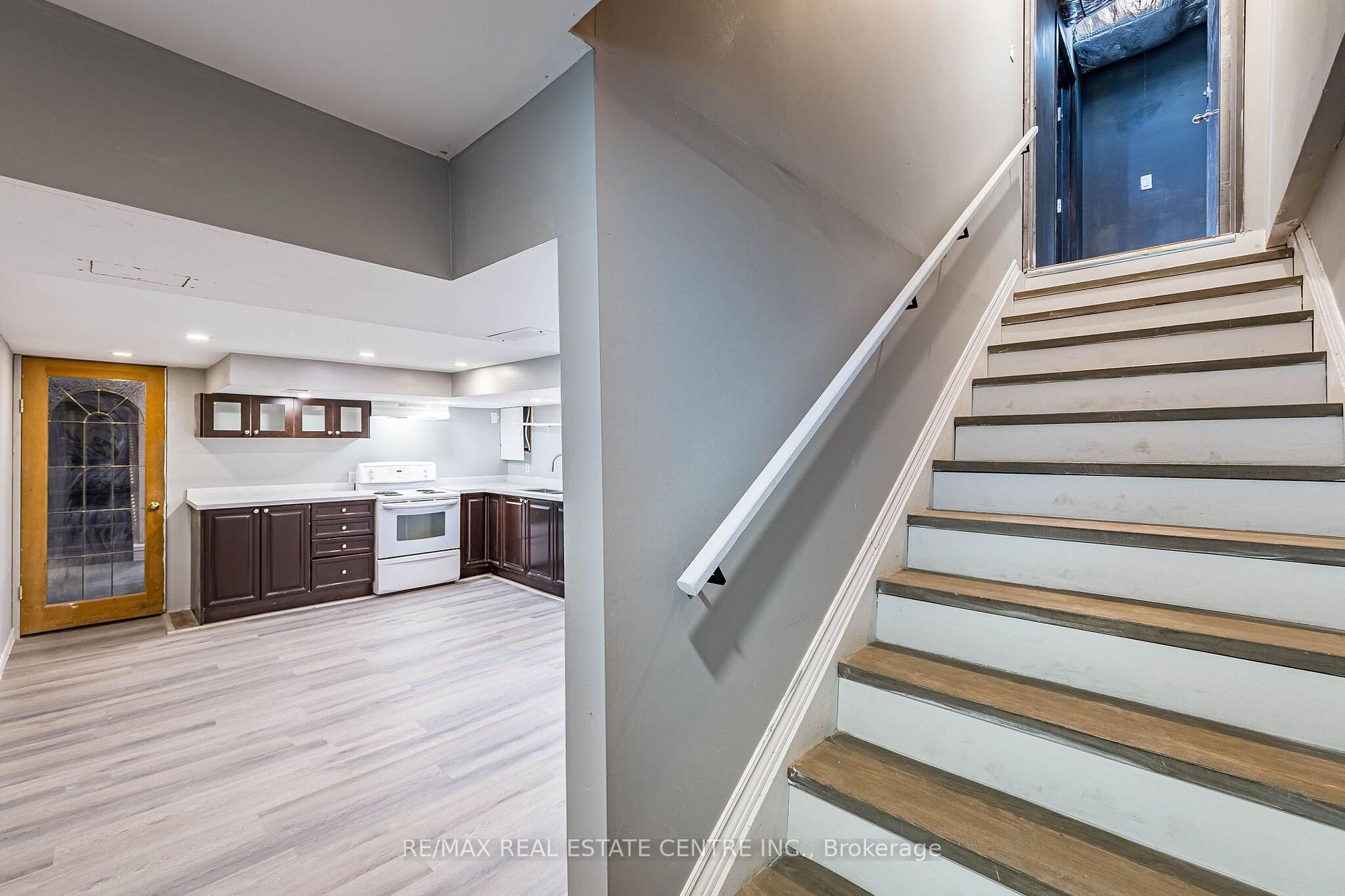 Photo 23 of 1465 Main Street E, Hamilton, Homeside — HOMEH
