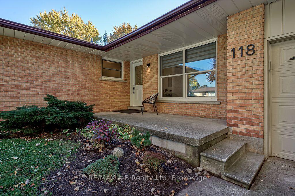 Photo 6 of 118 Feick Crescent, Stratford — HOMEH