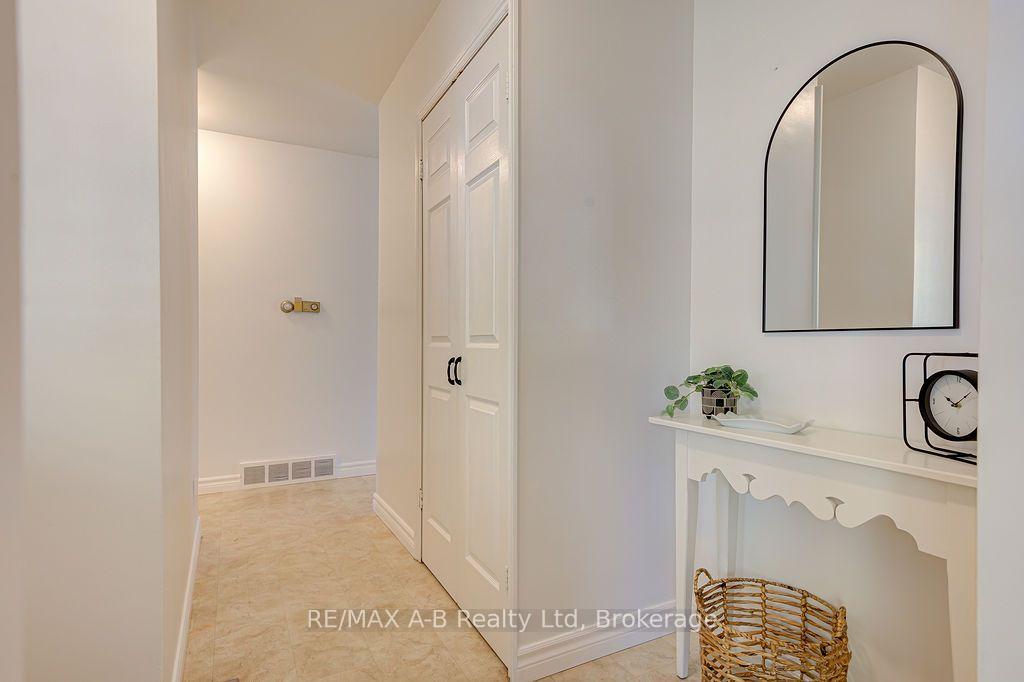 Photo 8 of 118 Feick Crescent, Stratford — HOMEH