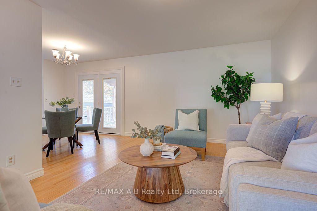 Photo 10 of 118 Feick Crescent, Stratford — HOMEH
