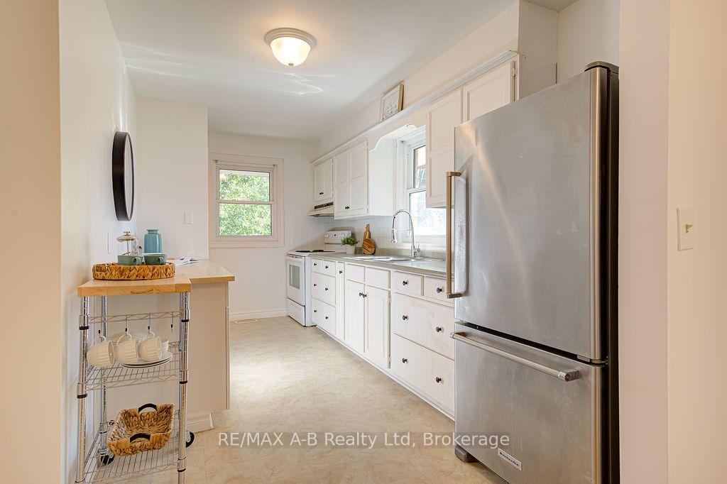 Photo 15 of 118 Feick Crescent, Stratford — HOMEH