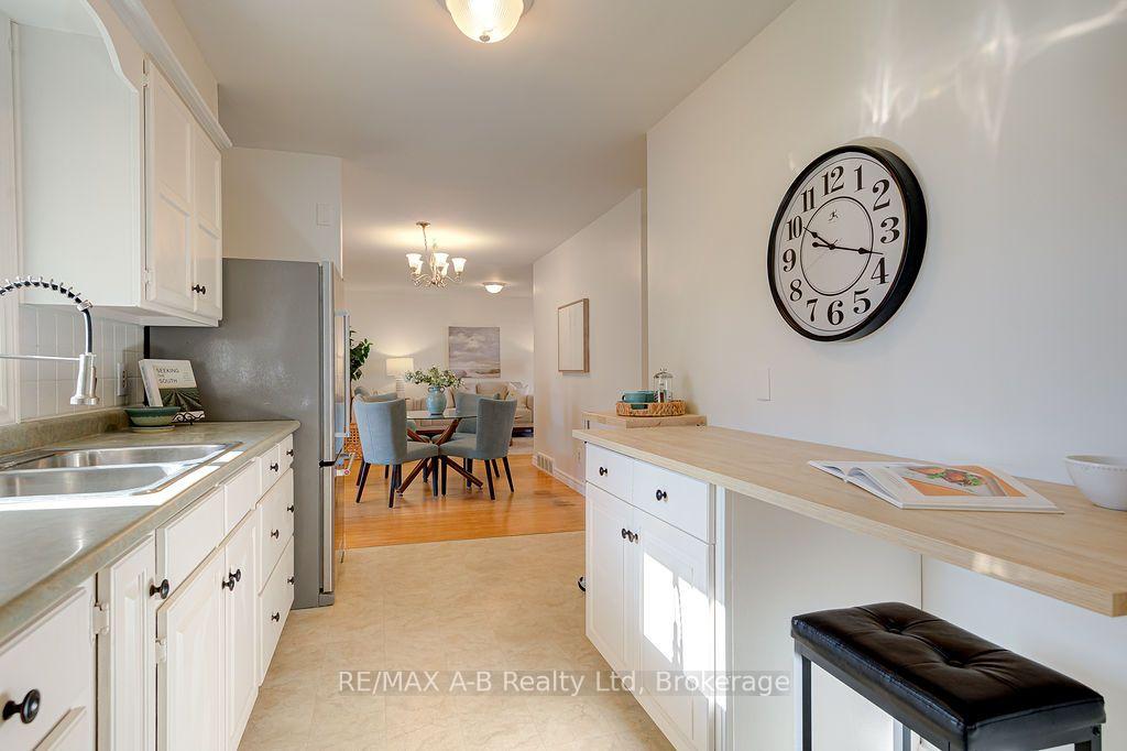 Photo 19 of 118 Feick Crescent, Stratford — HOMEH