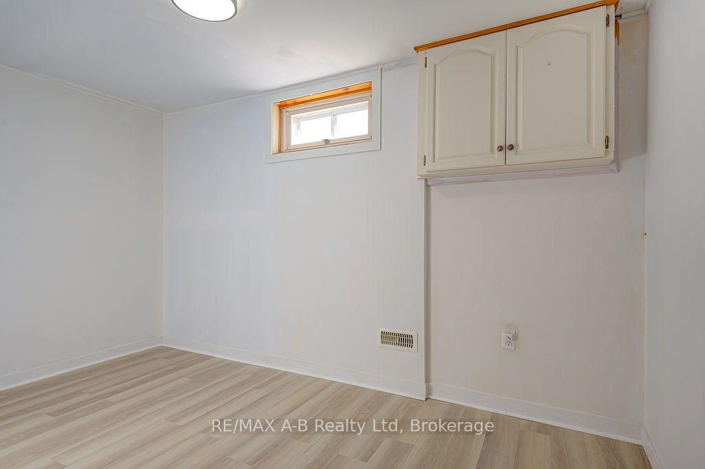 Photo 30 of 118 Feick Crescent, Stratford — HOMEH