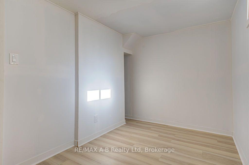 Photo 31 of 118 Feick Crescent, Stratford — HOMEH