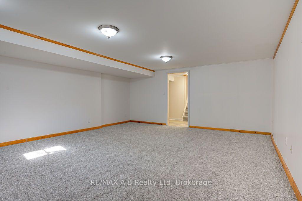 Photo 33 of 118 Feick Crescent, Stratford — HOMEH
