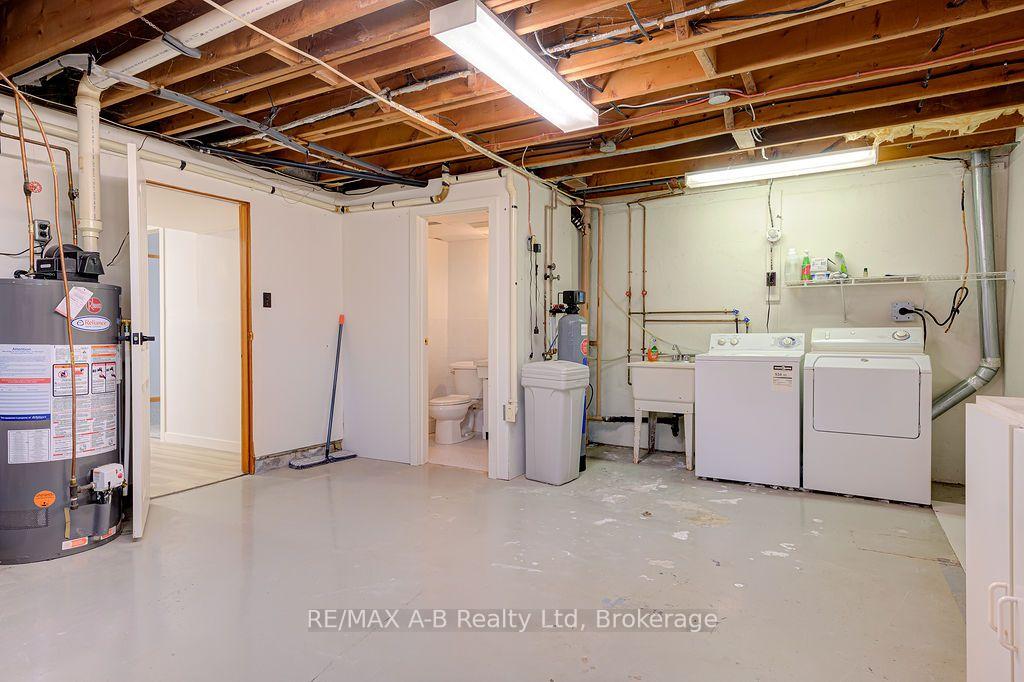 Photo 35 of 118 Feick Crescent, Stratford — HOMEH