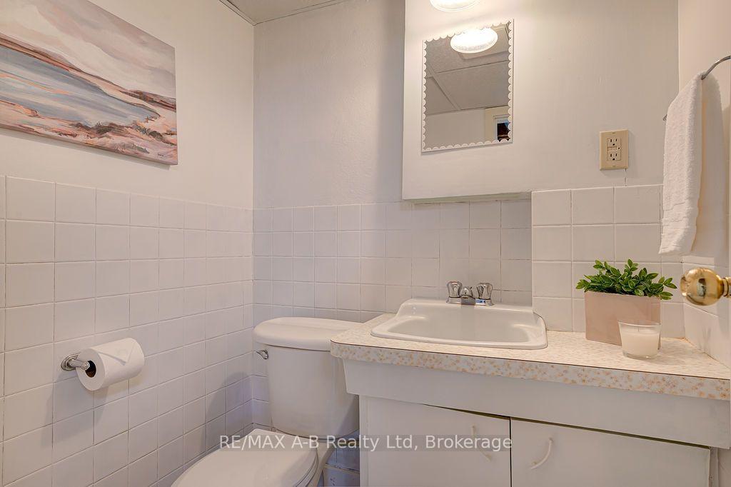 Photo 36 of 118 Feick Crescent, Stratford — HOMEH