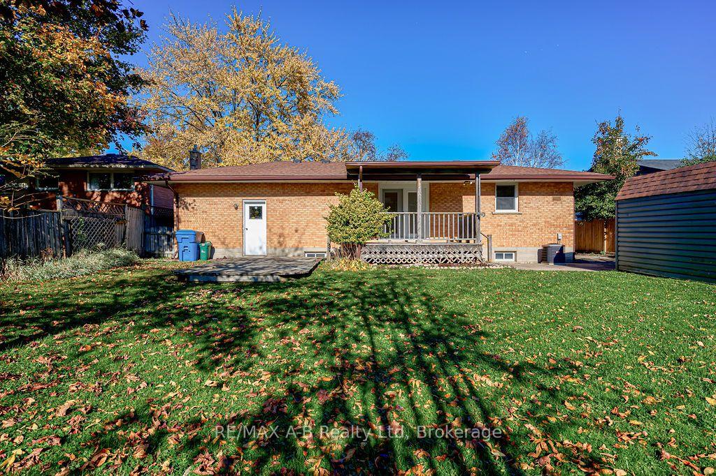 Photo 43 of 118 Feick Crescent, Stratford — HOMEH