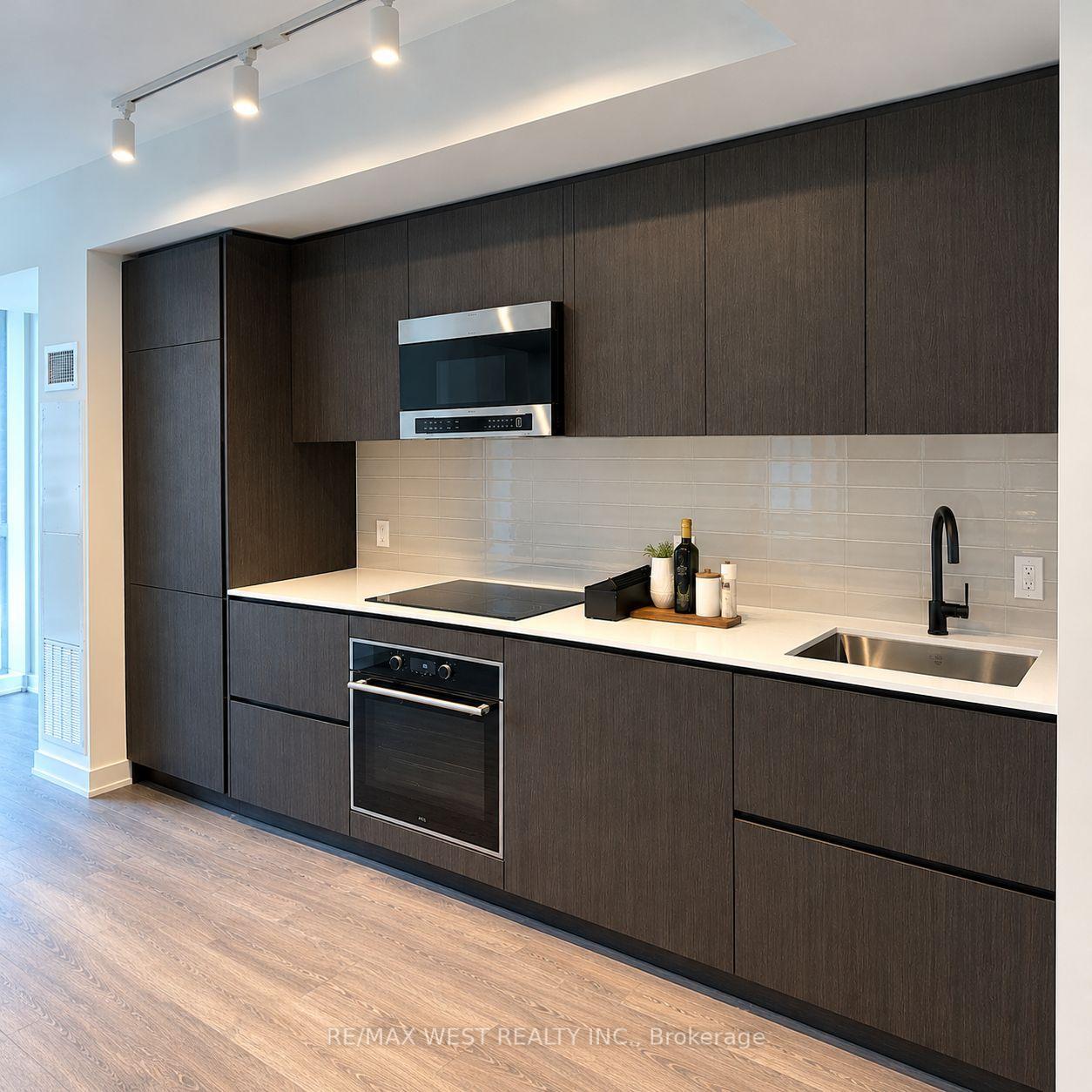 Photo 3 of Unit 1103, 127 Broadview Avenue, Toronto, Mount Pleasant West — HOMEH