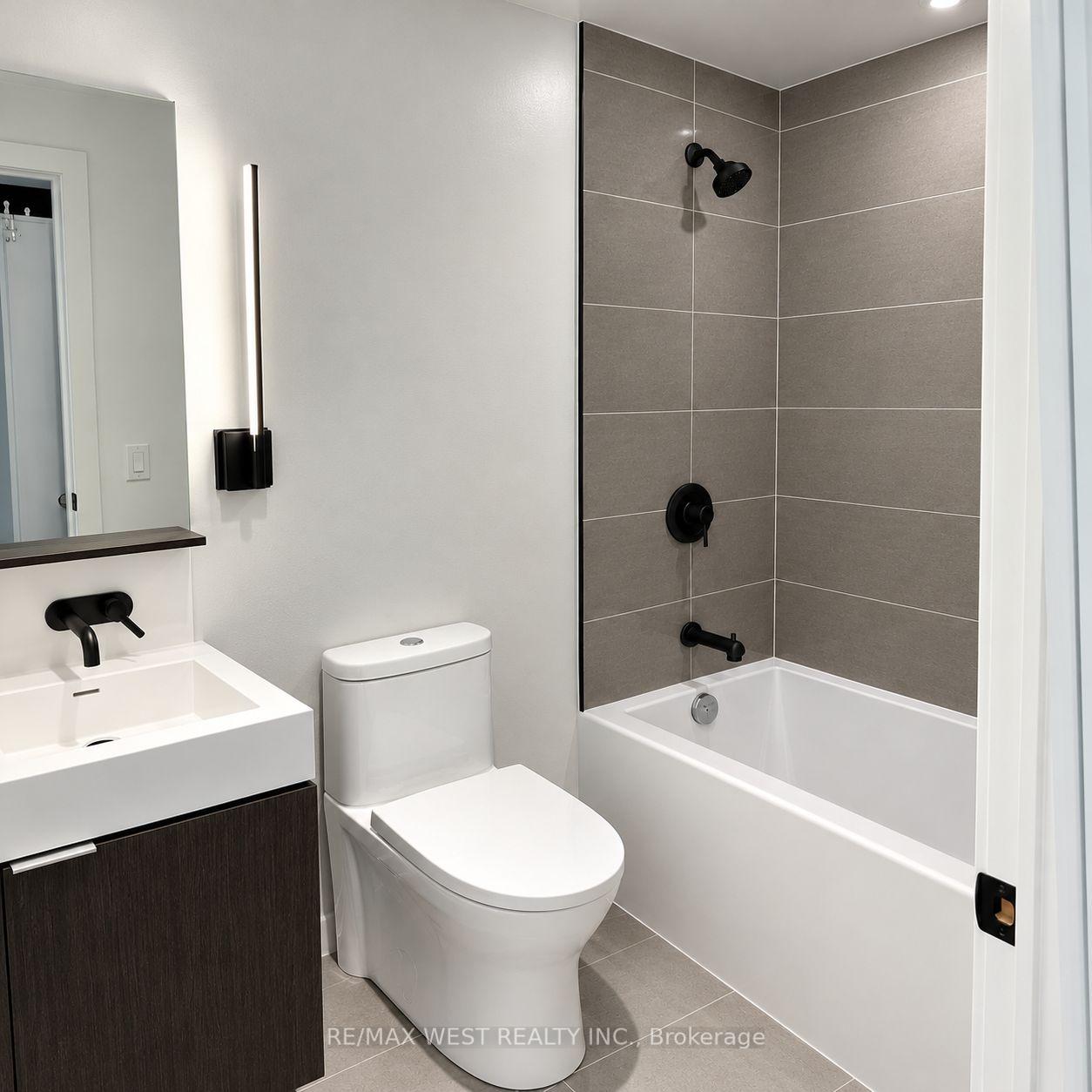 Photo 4 of Unit 1103, 127 Broadview Avenue, Toronto, Mount Pleasant West — HOMEH
