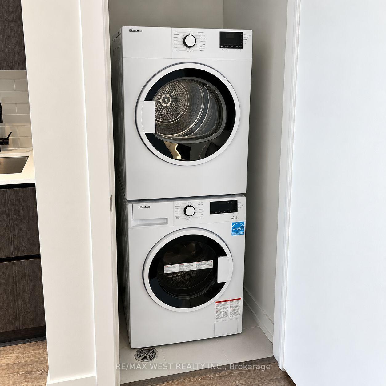 Photo 5 of Unit 1103, 127 Broadview Avenue, Toronto, Mount Pleasant West — HOMEH