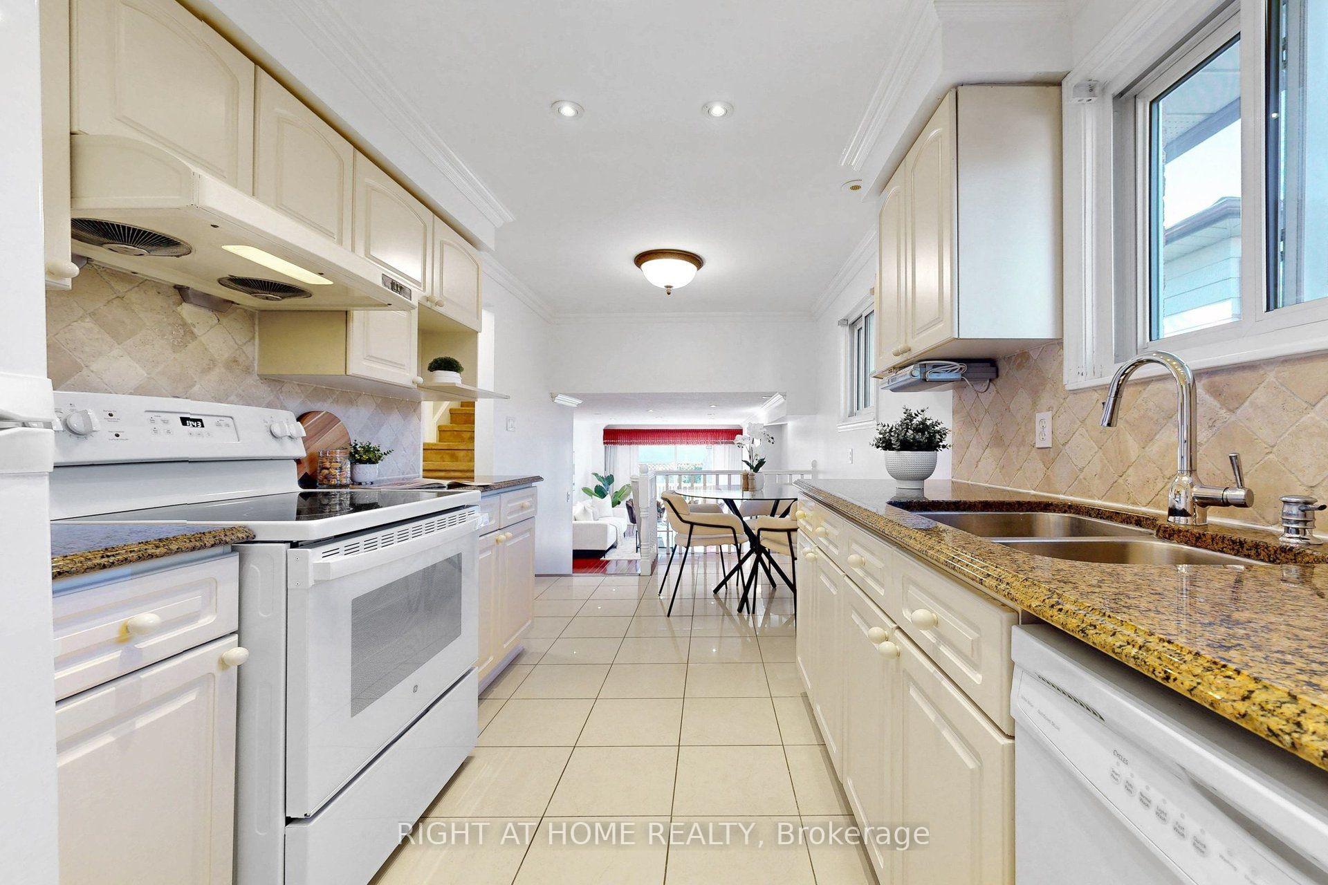 Photo 18 of 13 Clancy Drive, North York, Don Valley Village — HOMEH