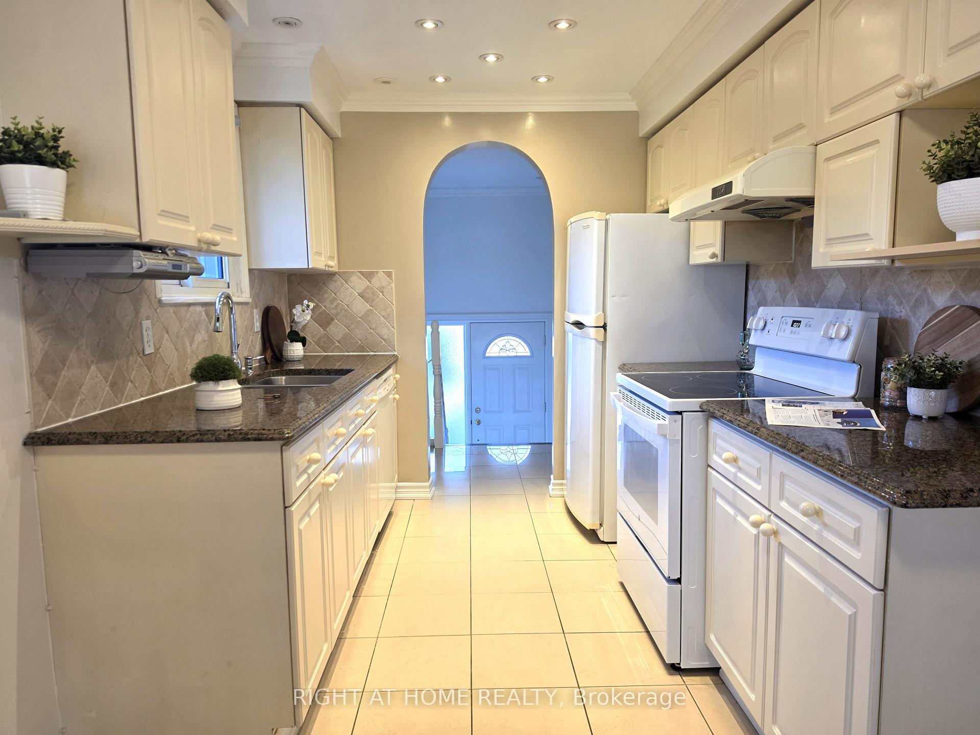 Photo 20 of 13 Clancy Drive, North York, Don Valley Village — HOMEH