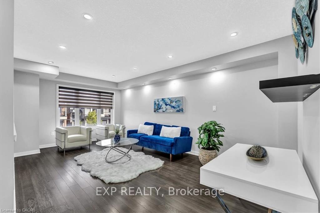 Photo 3 of 94 Crafter Crescent, Hamilton, Stoney Creek Mountain — HOMEH