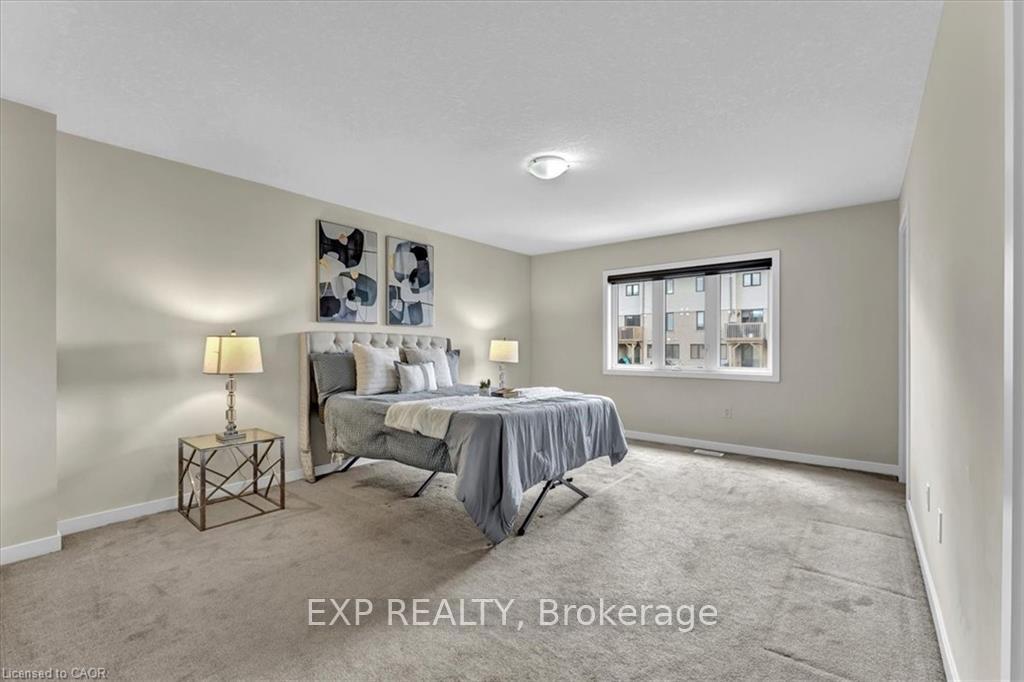 Photo 10 of 94 Crafter Crescent, Hamilton, Stoney Creek Mountain — HOMEH