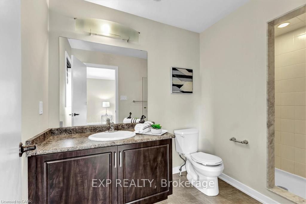 Photo 11 of 94 Crafter Crescent, Hamilton, Stoney Creek Mountain — HOMEH