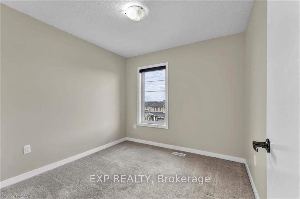 Photo 12 of 94 Crafter Crescent, Hamilton, Stoney Creek Mountain — HOMEH