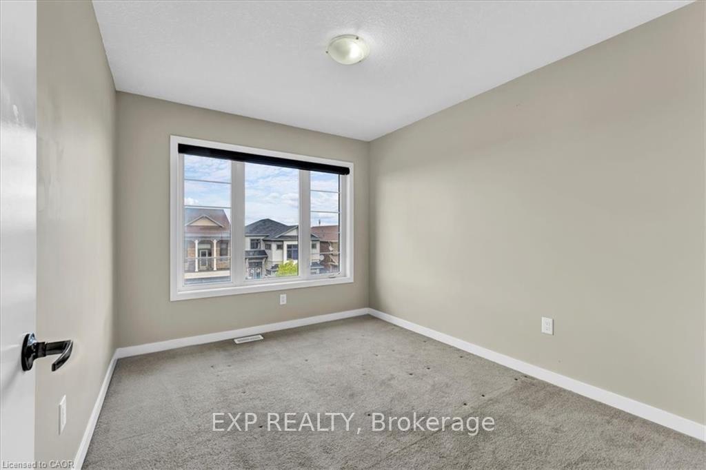 Photo 13 of 94 Crafter Crescent, Hamilton, Stoney Creek Mountain — HOMEH