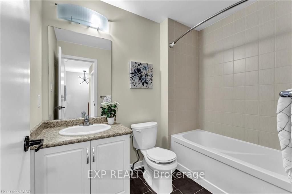 Photo 14 of 94 Crafter Crescent, Hamilton, Stoney Creek Mountain — HOMEH