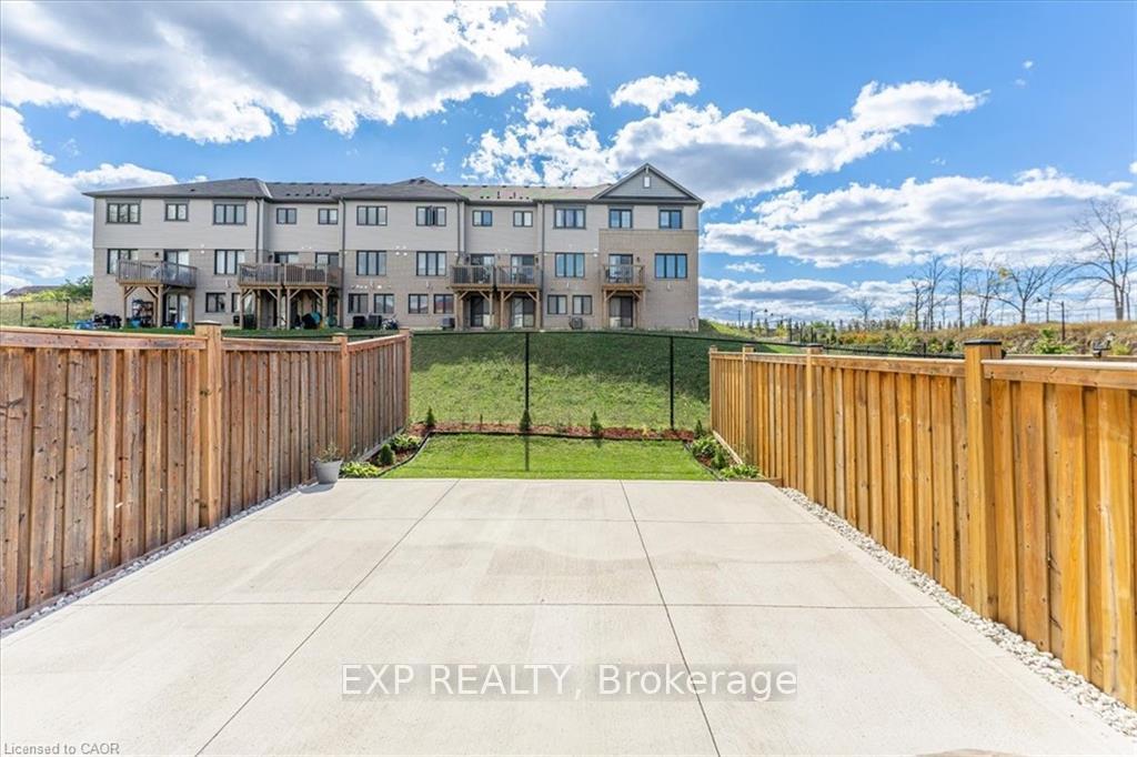 Photo 16 of 94 Crafter Crescent, Hamilton, Stoney Creek Mountain — HOMEH