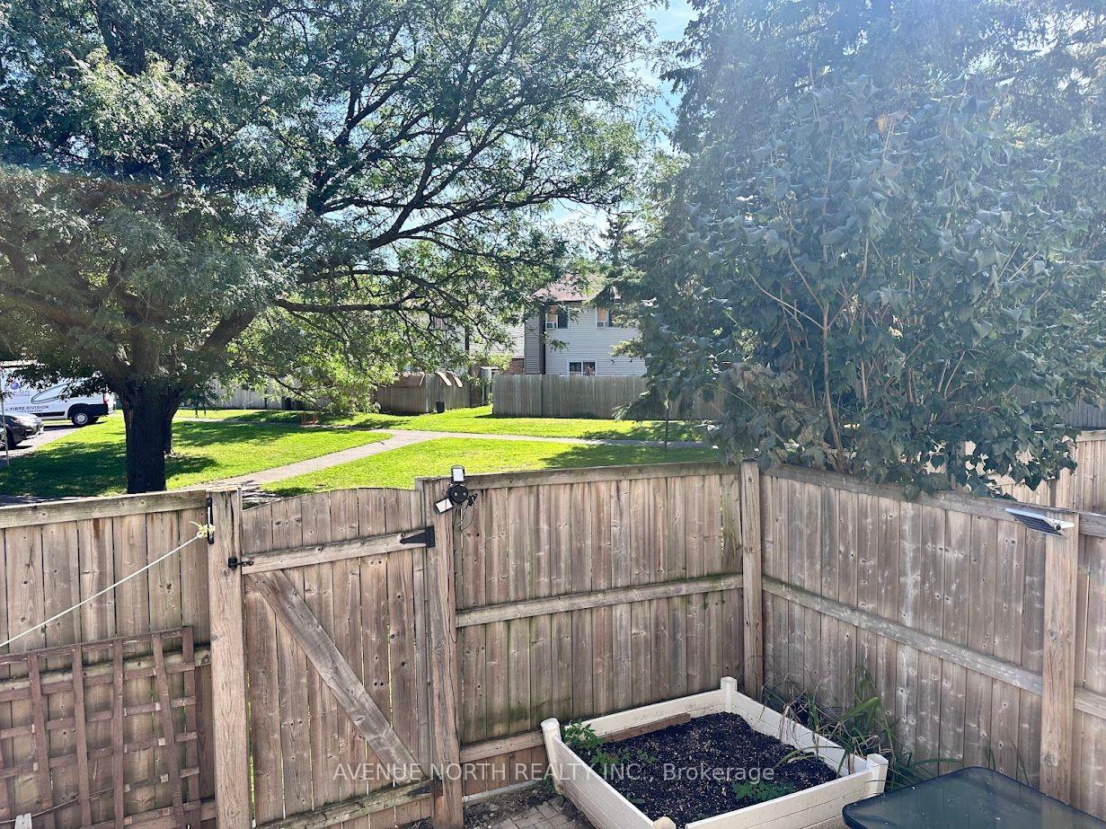 Photo 4 of Unit 1, 1469 Foxwell Street, Ottawa, Pineview — HOMEH