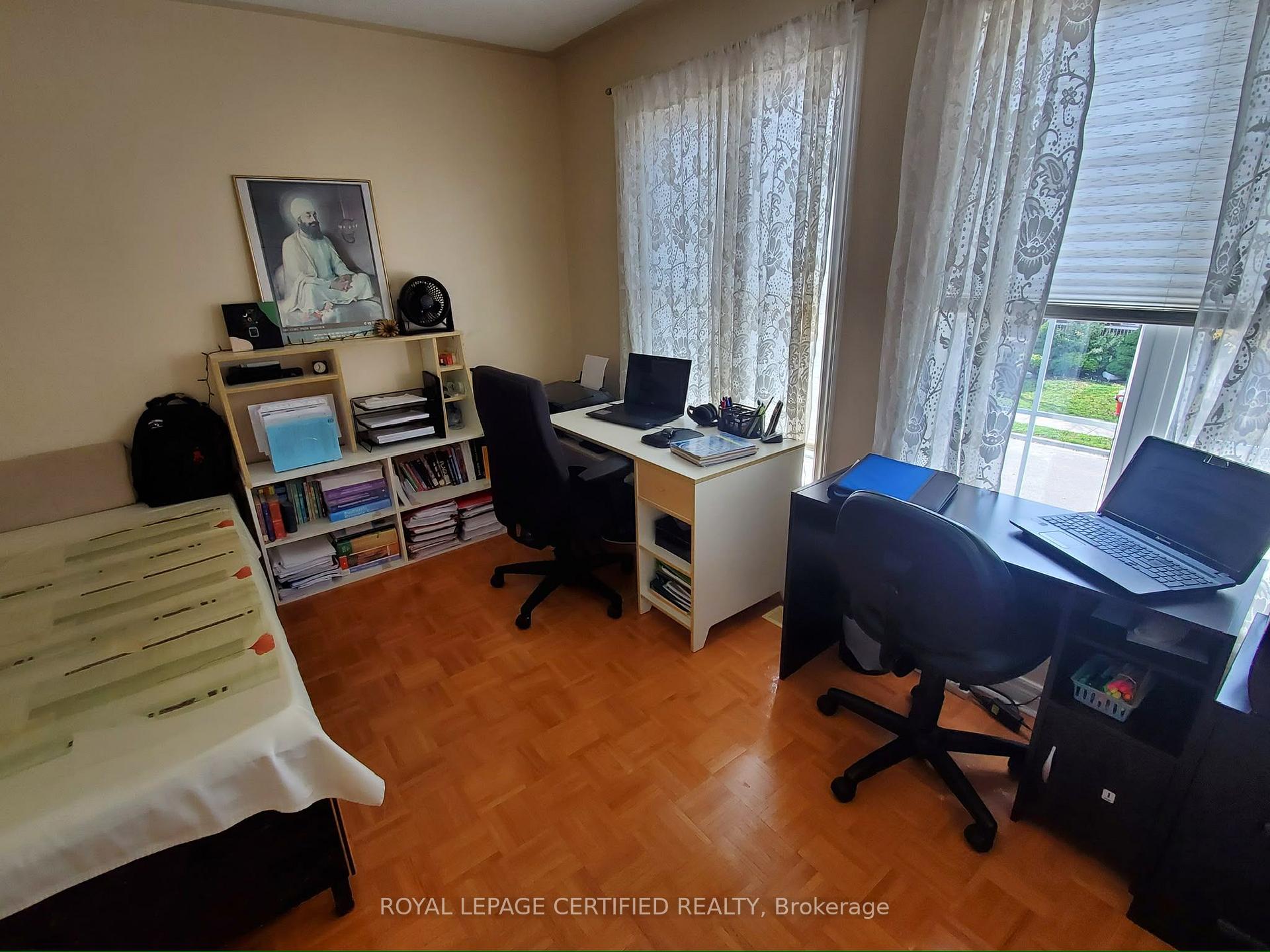 Photo 2 of Unit Upper Level, 35 Citadel Crescent, Brampton, Vales of Castlemore North — HOMEH