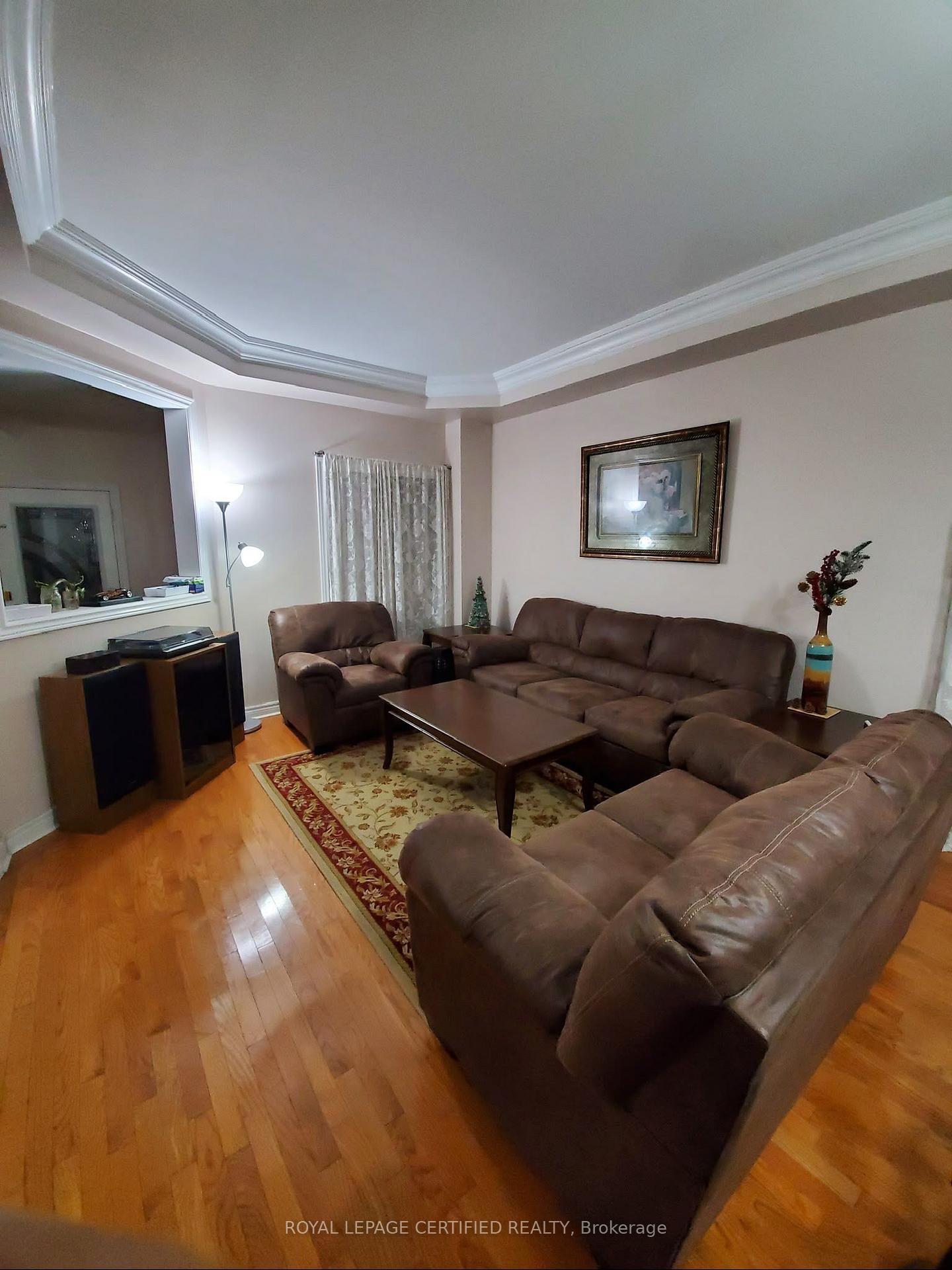 Photo 3 of Unit Upper Level, 35 Citadel Crescent, Brampton, Vales of Castlemore North — HOMEH