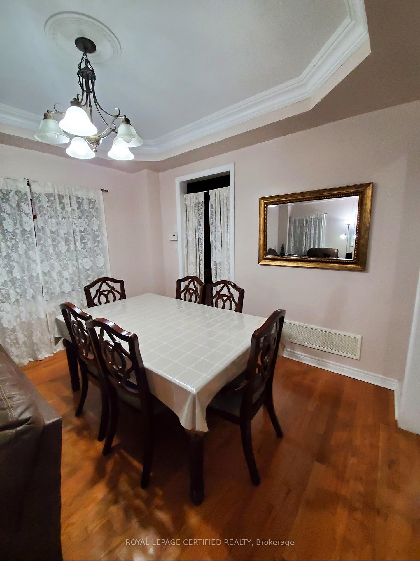 Photo 5 of Unit Upper Level, 35 Citadel Crescent, Brampton, Vales of Castlemore North — HOMEH