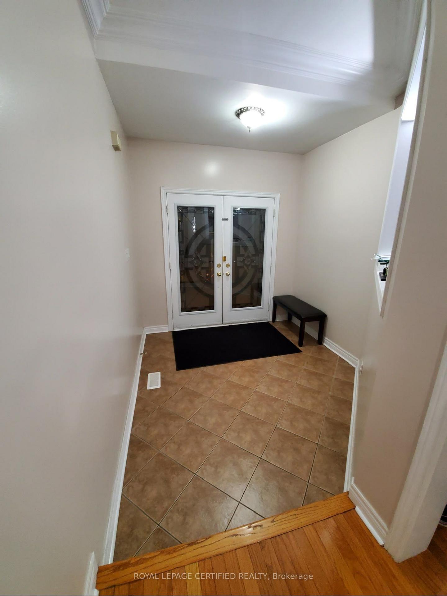 Photo 6 of Unit Upper Level, 35 Citadel Crescent, Brampton, Vales of Castlemore North — HOMEH