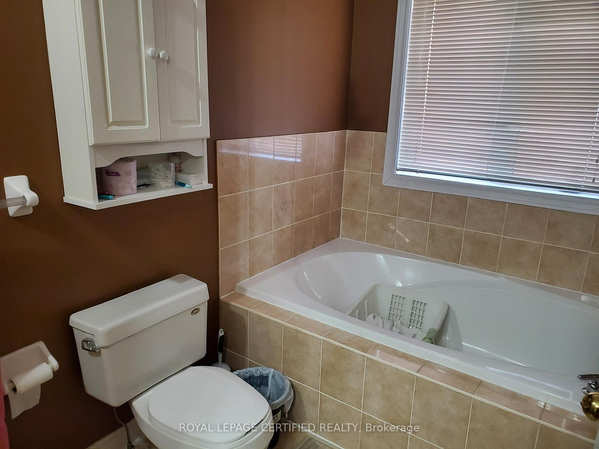 Photo 11 of Unit Upper Level, 35 Citadel Crescent, Brampton, Vales of Castlemore North — HOMEH