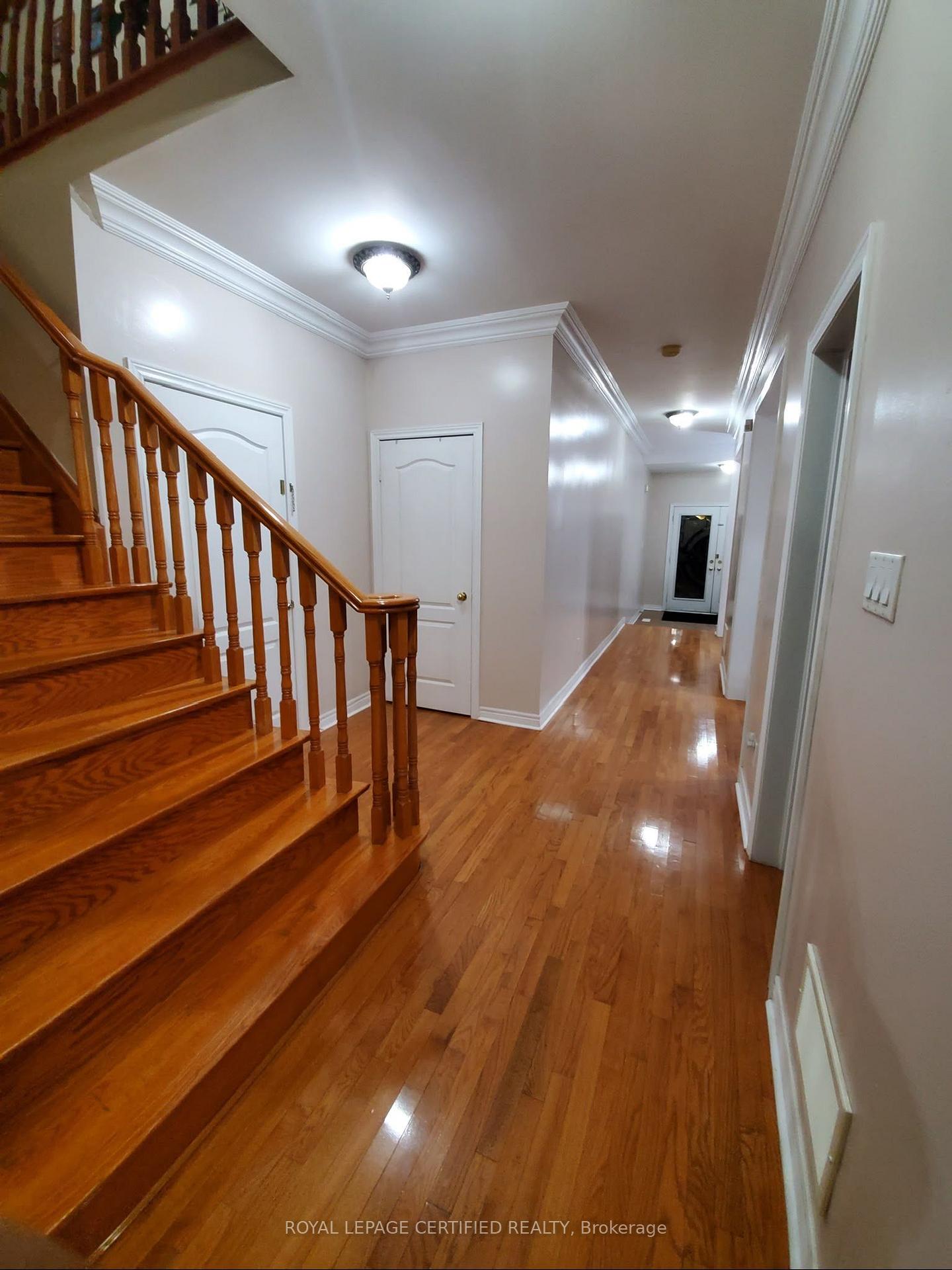 Photo 10 of Unit Upper Level, 35 Citadel Crescent, Brampton, Vales of Castlemore North — HOMEH