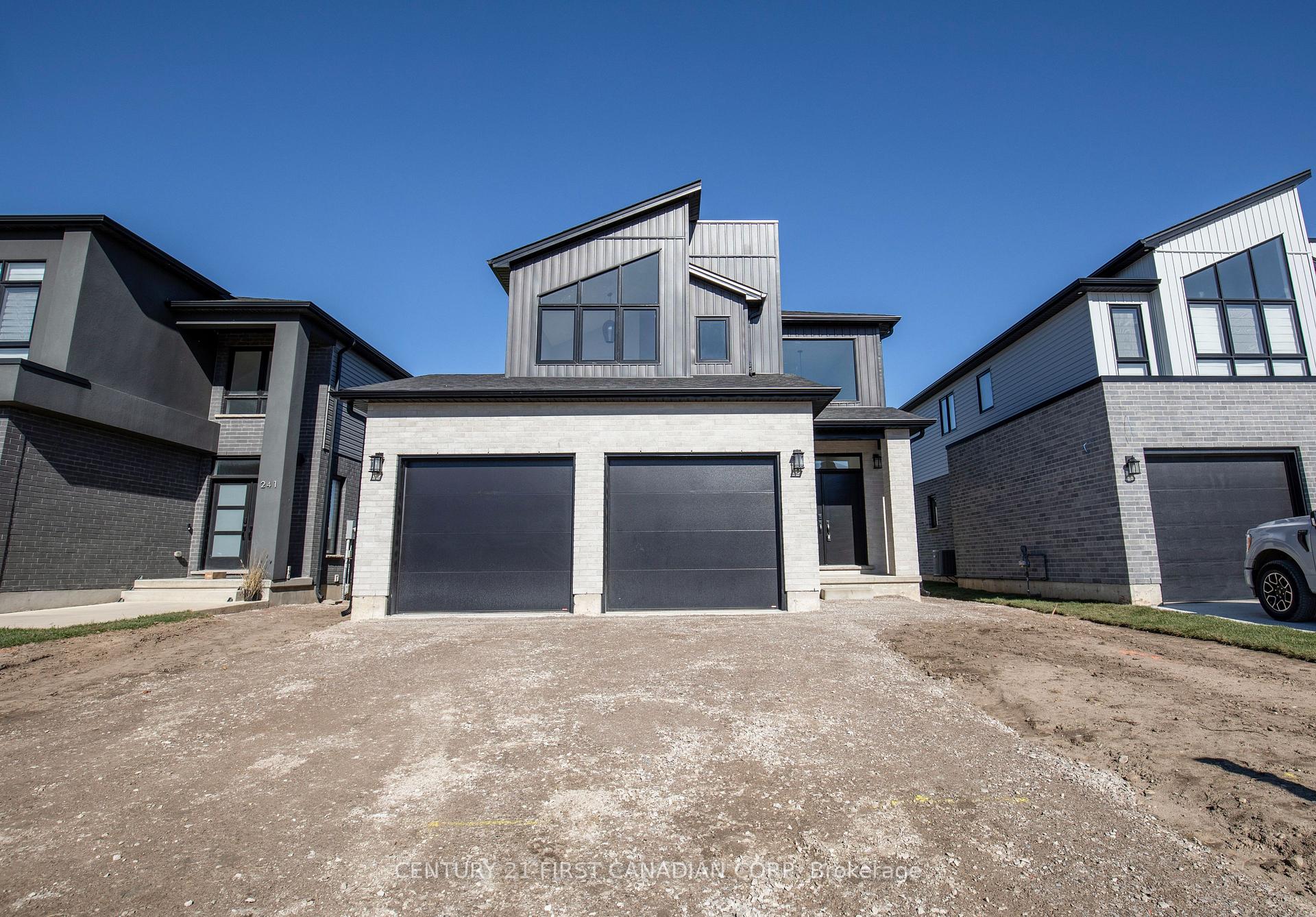 Photo 2 of 245 Hesselman Crescent, London, South U — HOMEH