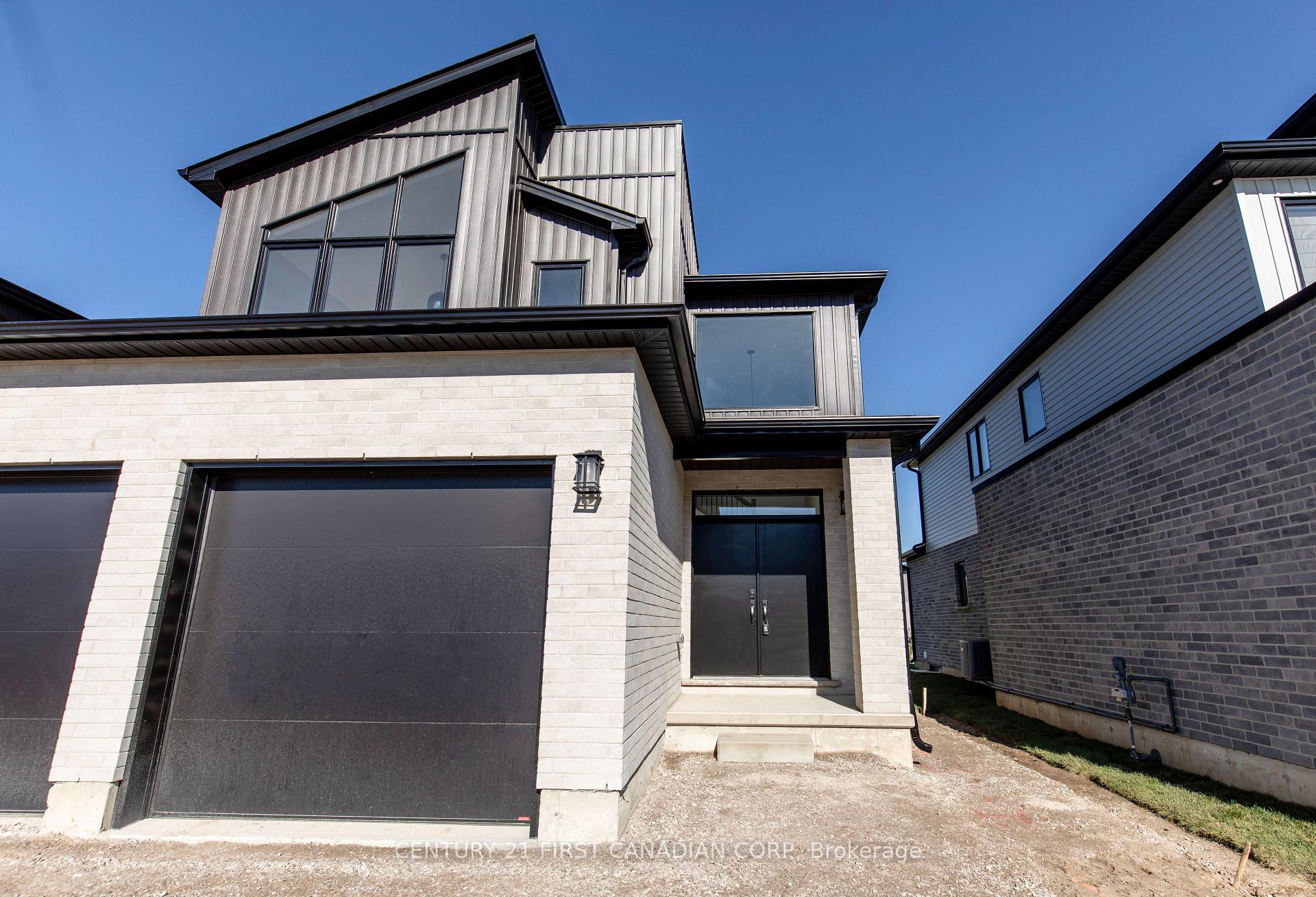 Photo 3 of 245 Hesselman Crescent, London, South U — HOMEH
