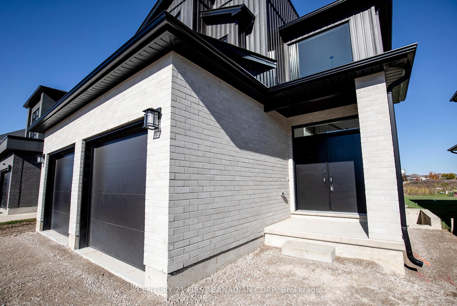 Photo 5 of 245 Hesselman Crescent, London, South U — HOMEH