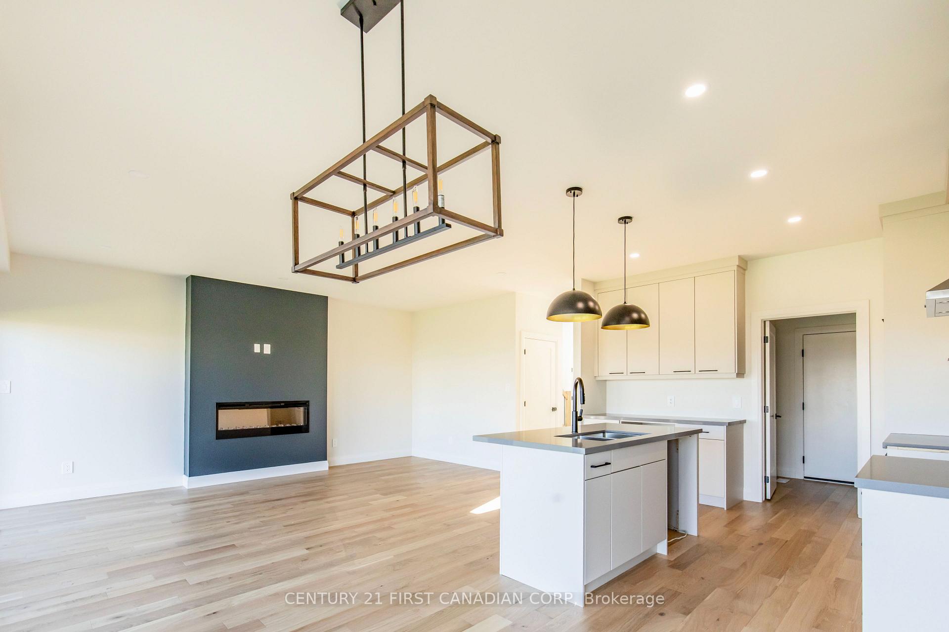 Photo 8 of 245 Hesselman Crescent, London, South U — HOMEH