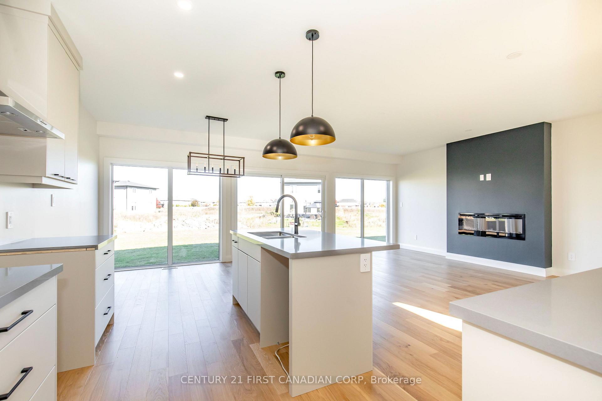 Photo 9 of 245 Hesselman Crescent, London, South U — HOMEH