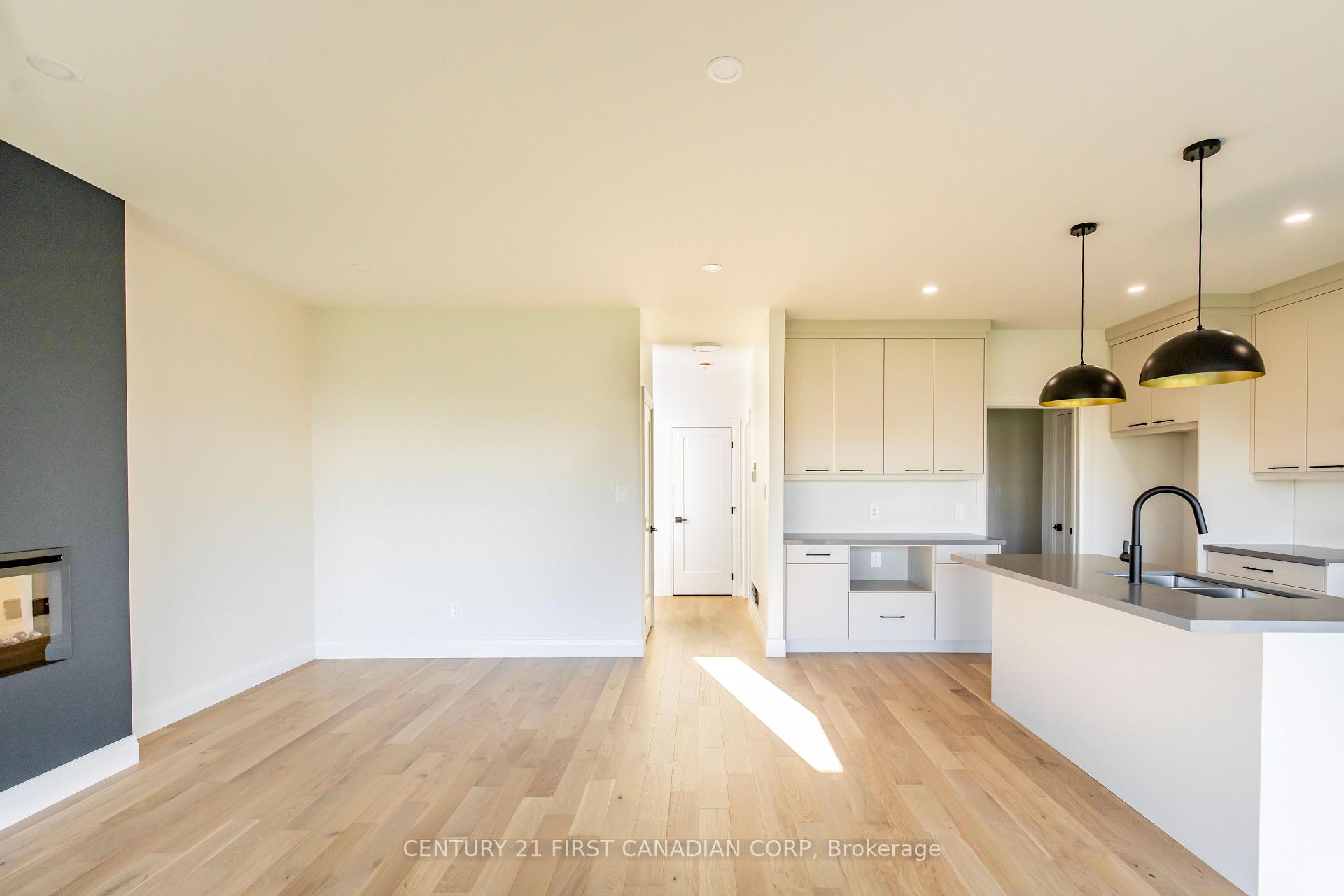Photo 10 of 245 Hesselman Crescent, London, South U — HOMEH