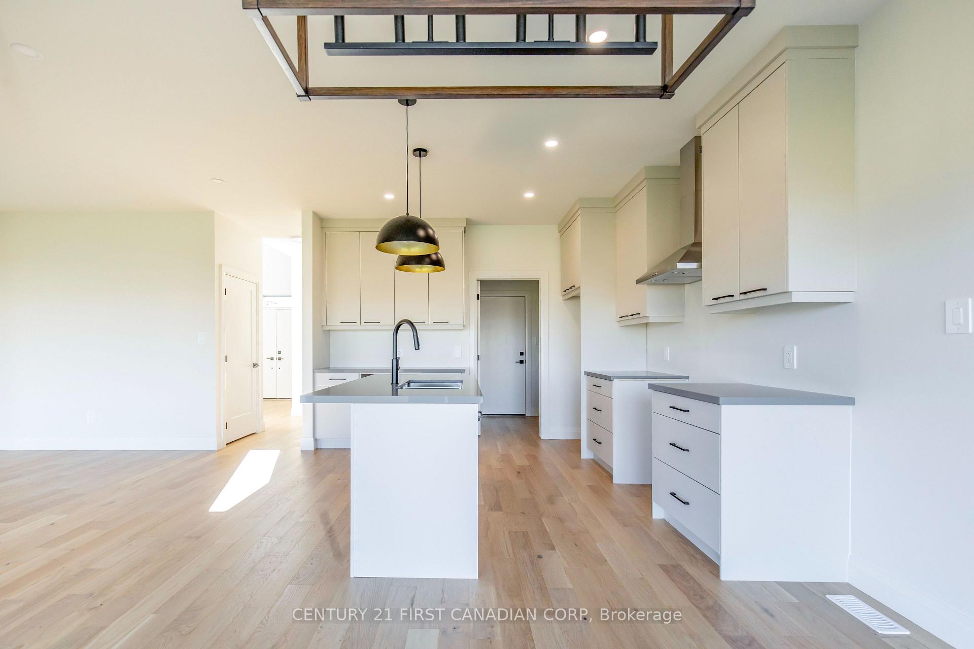 Photo 11 of 245 Hesselman Crescent, London, South U — HOMEH