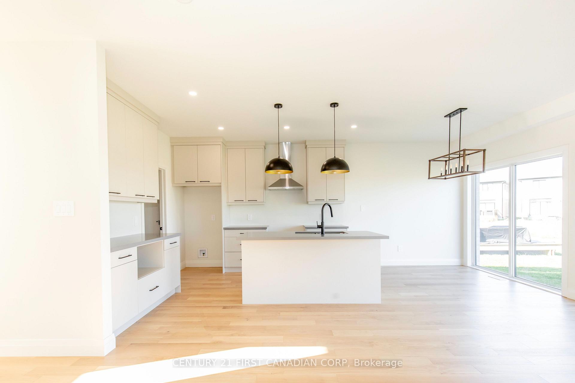 Photo 12 of 245 Hesselman Crescent, London, South U — HOMEH