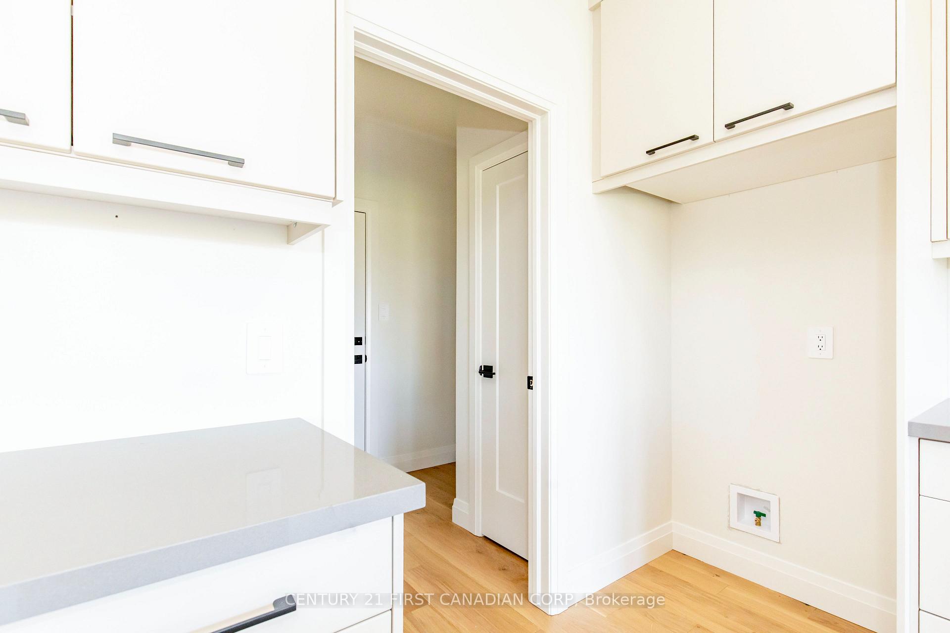 Photo 13 of 245 Hesselman Crescent, London, South U — HOMEH