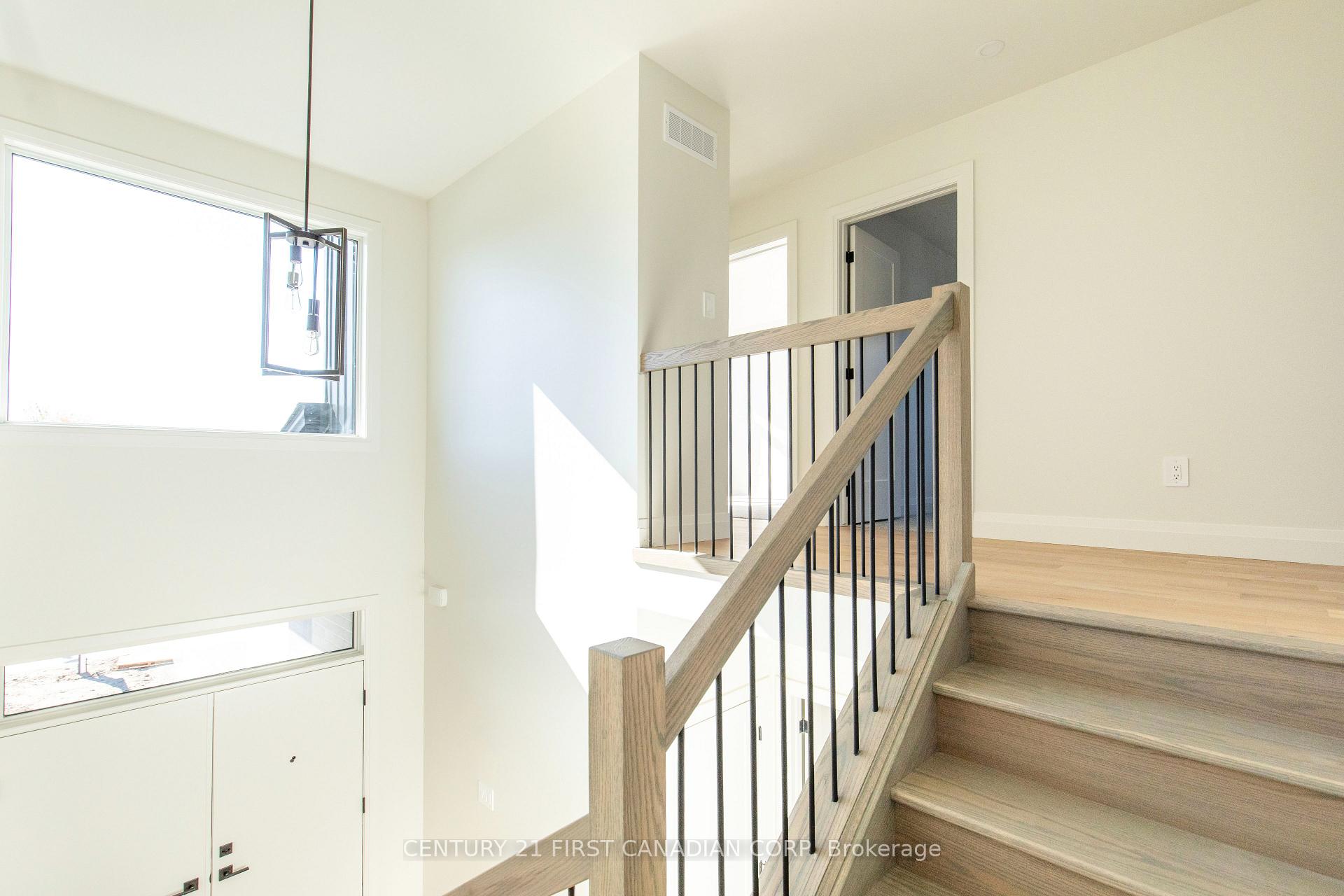 Photo 16 of 245 Hesselman Crescent, London, South U — HOMEH