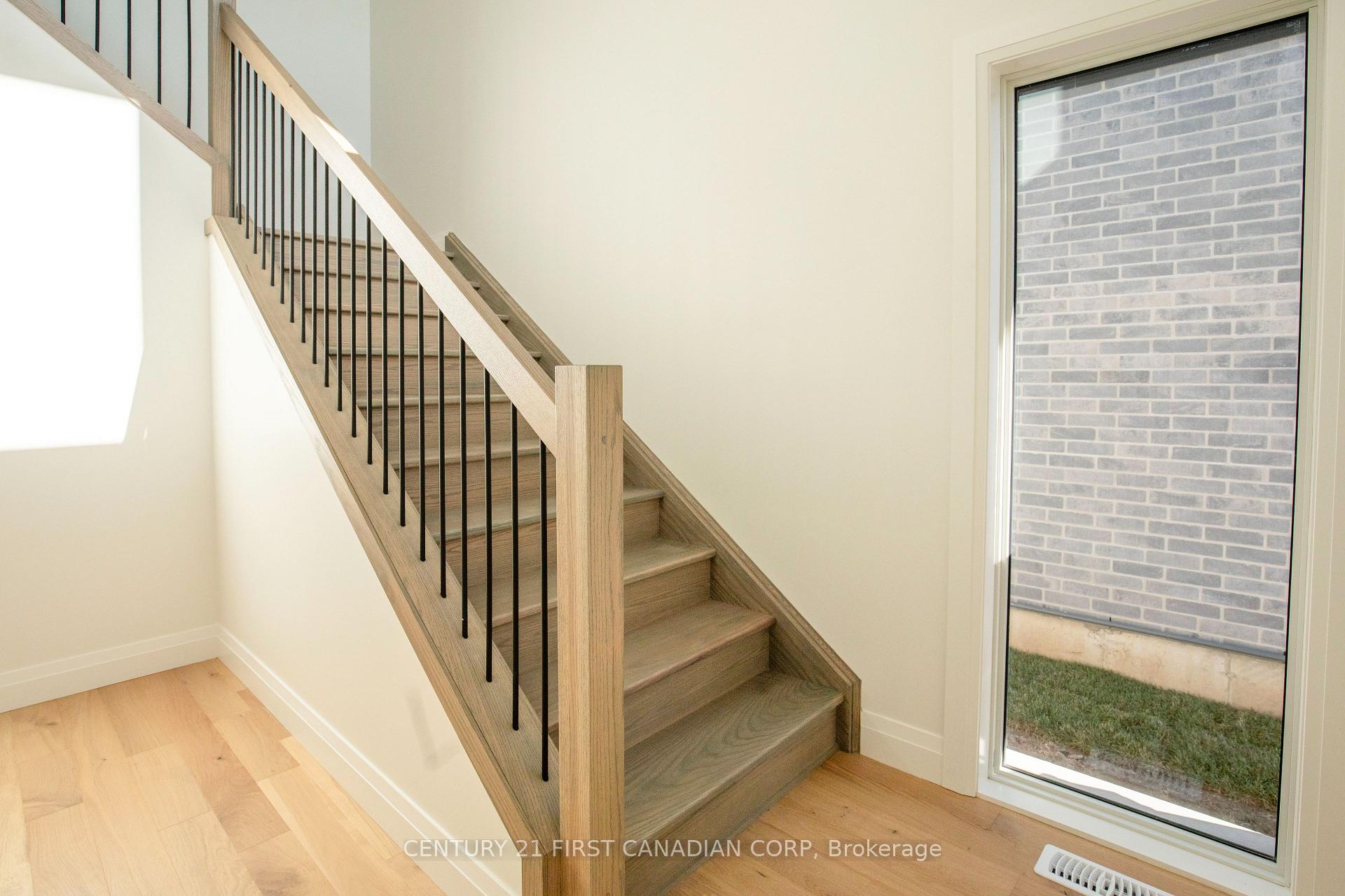Photo 18 of 245 Hesselman Crescent, London, South U — HOMEH