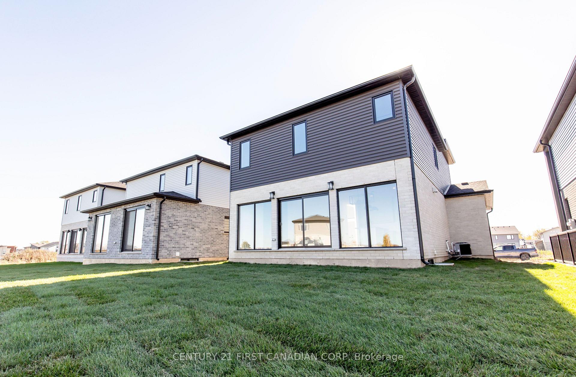 Photo 33 of 245 Hesselman Crescent, London, South U — HOMEH