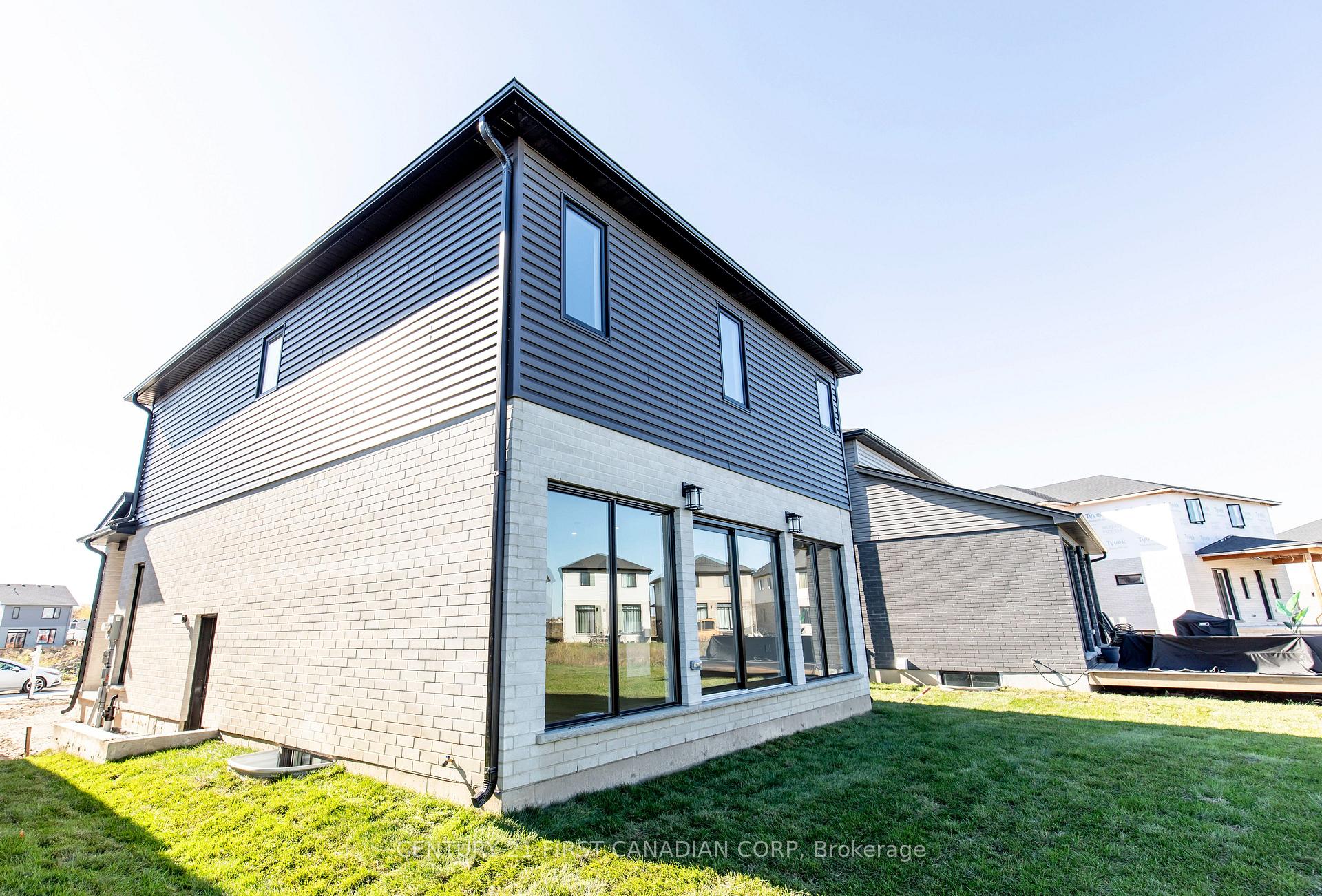 Photo 35 of 245 Hesselman Crescent, London, South U — HOMEH