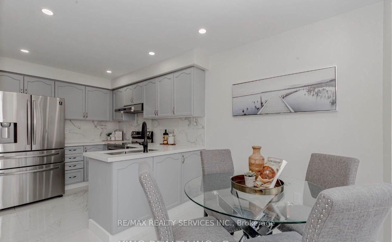 Photo 8 of 86 Heartleaf Crescent, Brampton, Fletcher's Meadow — HOMEH