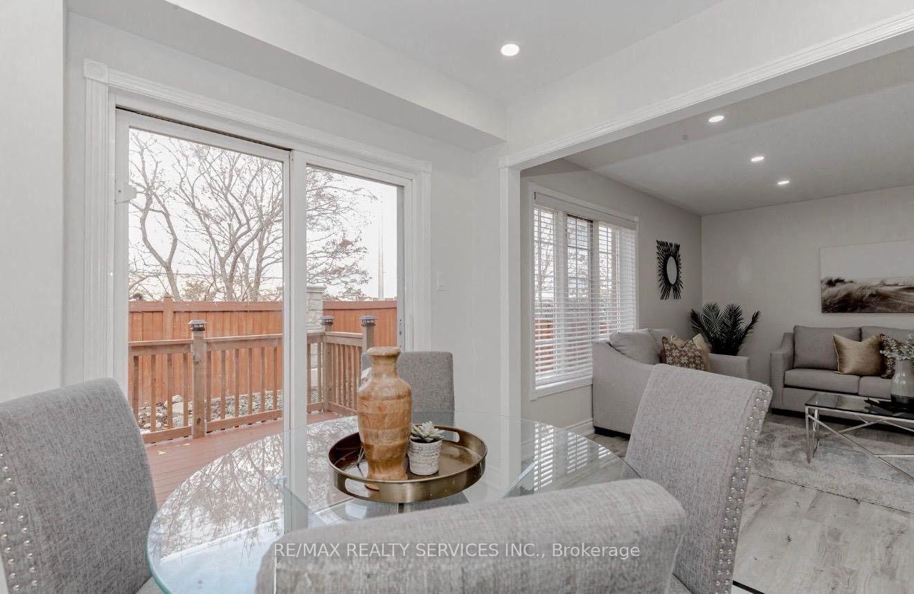 Photo 9 of 86 Heartleaf Crescent, Brampton, Fletcher's Meadow — HOMEH