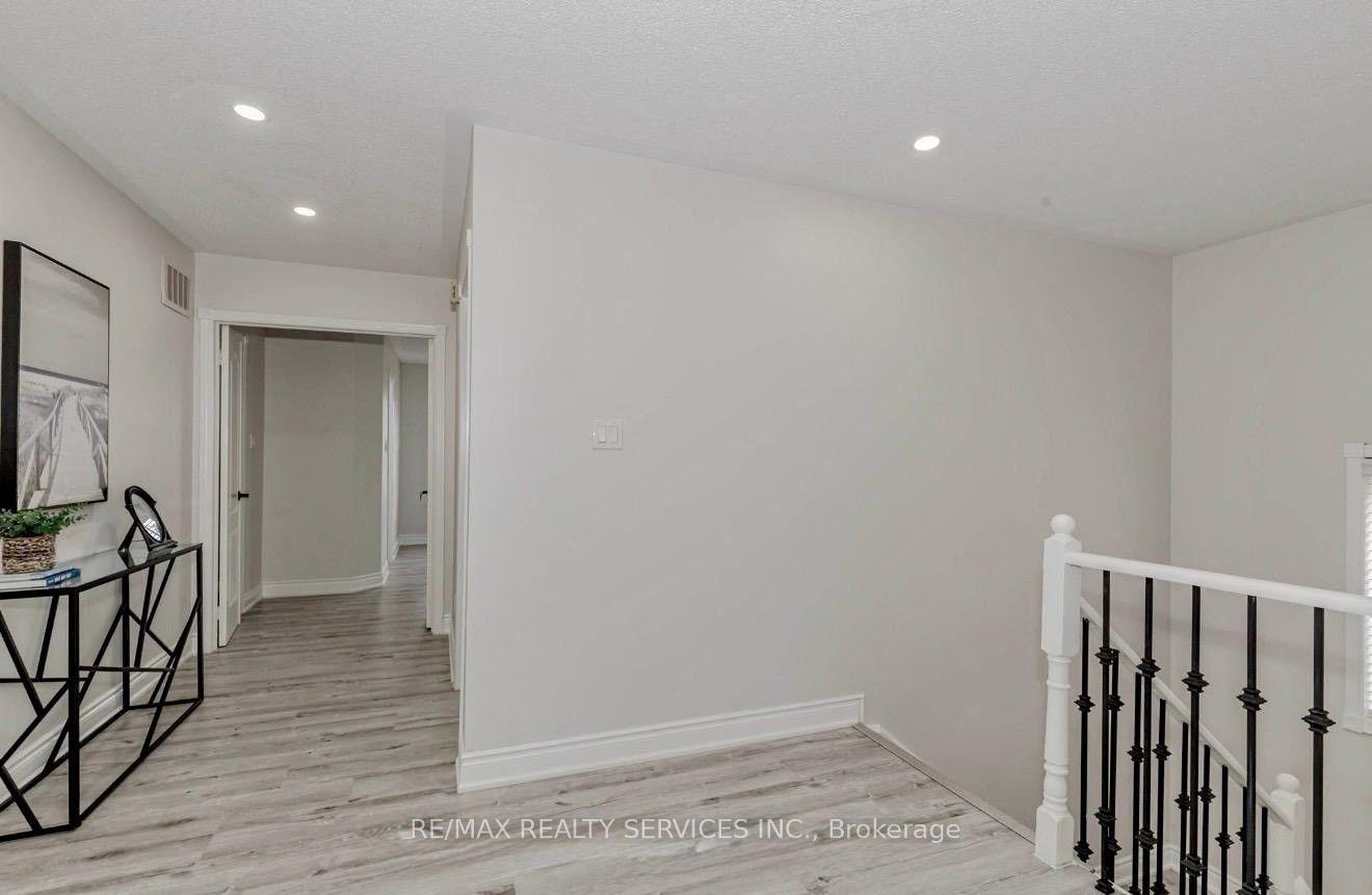Photo 10 of 86 Heartleaf Crescent, Brampton, Fletcher's Meadow — HOMEH